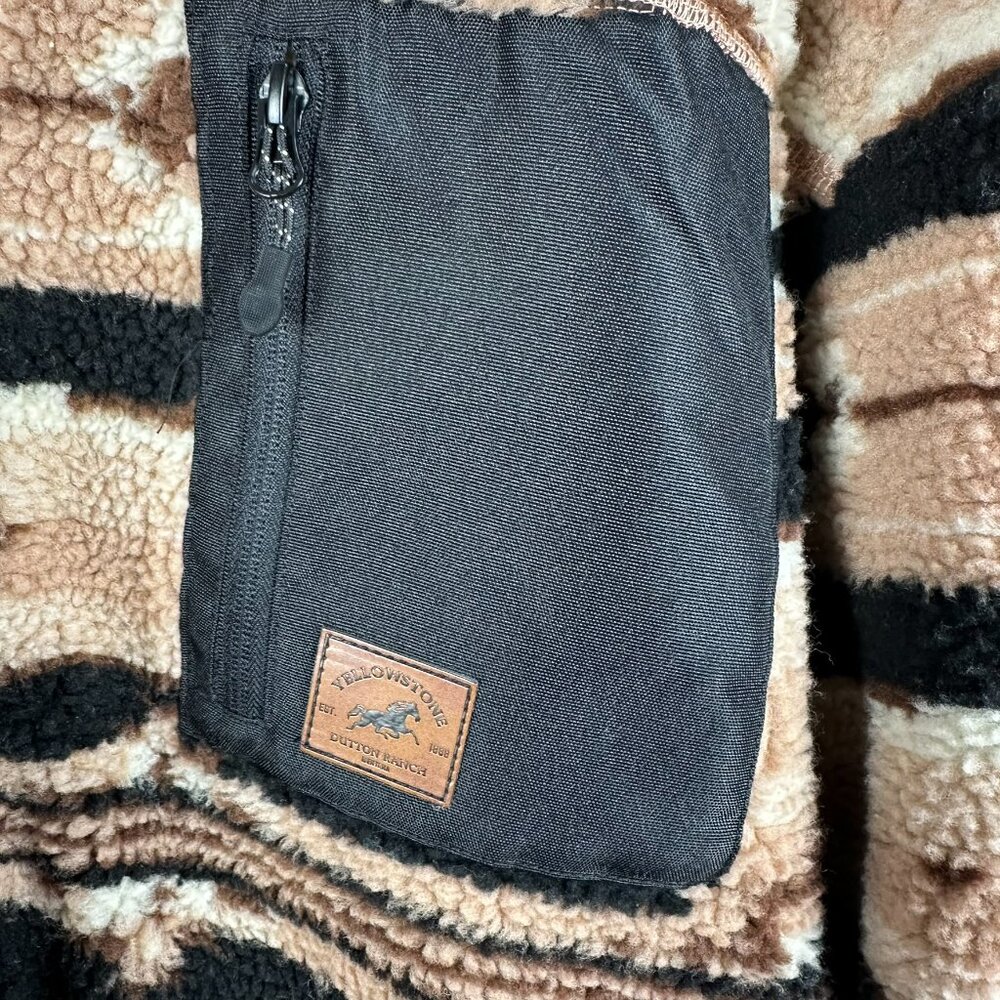 Paramount Yellowstone Dutton Ranch Aztec‎ Fleece … - image 10